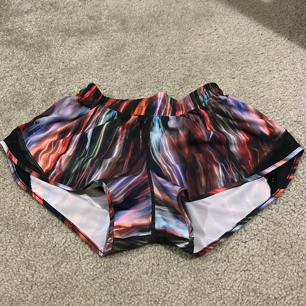 Lululemon Hotty Hot Shorts sz 4